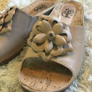 PureSole Leather Flower Slide